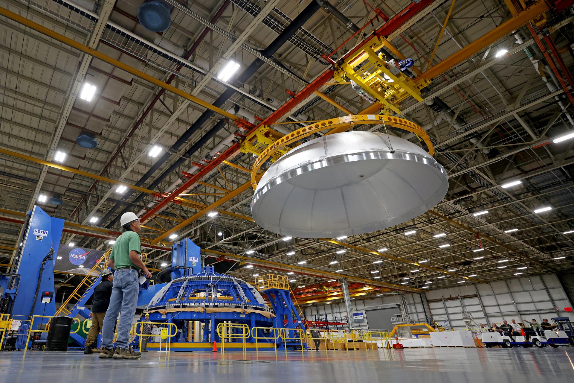 Featured image for “Crews Complete SLS Liquid Oxygen Tank Forward Dome for Artemis IV”