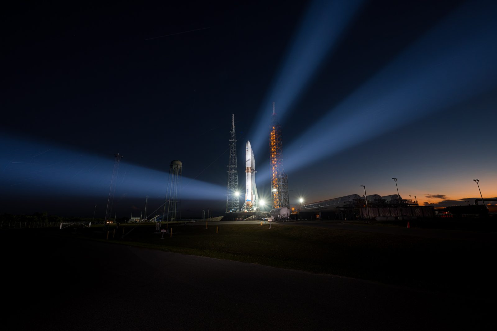 New Glenn on the launch pad at LC-36 ahead of the NG-2 mission. (November 8, 2025)